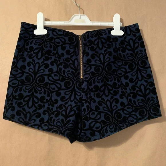 Forever 21 Shorts - Picture 2 of 3